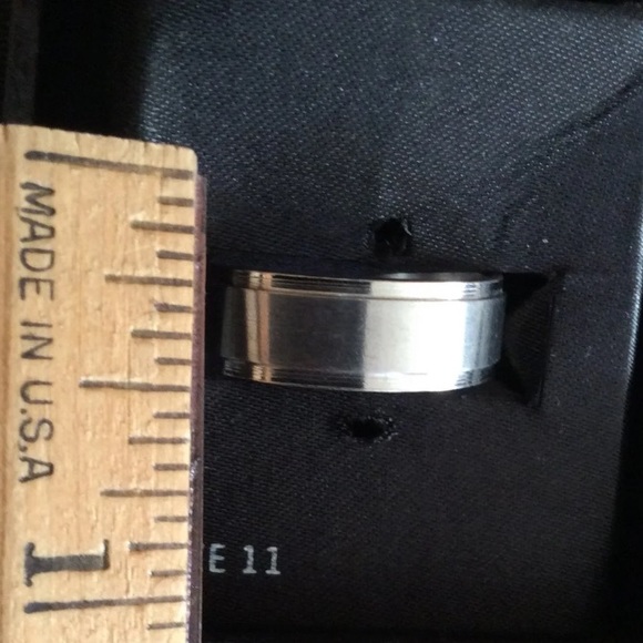 Stainless Steel Band Ring Wedding Ring Size 11 New in Box - Picture 3 of 3